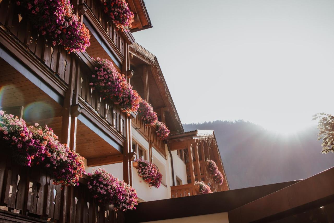 Familienhotel Huber ヴァレス エクステリア 写真