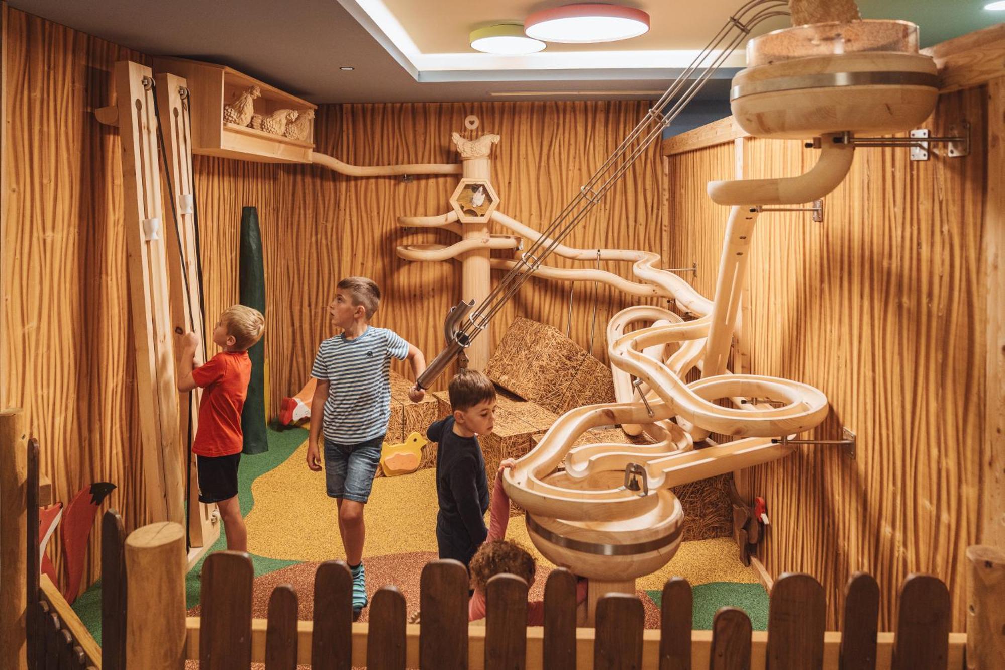 Familienhotel Huber ヴァレス エクステリア 写真